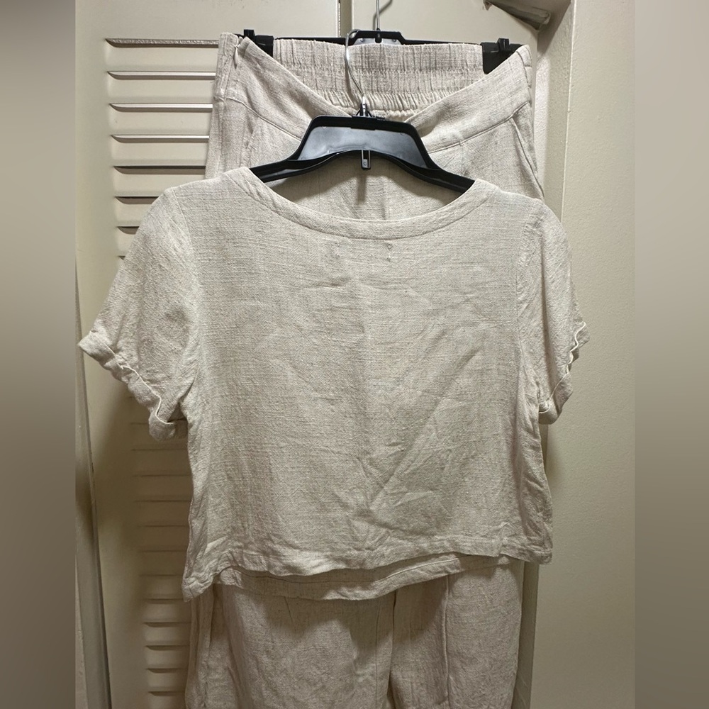 Woman’s Cream short Pant and Crop Top